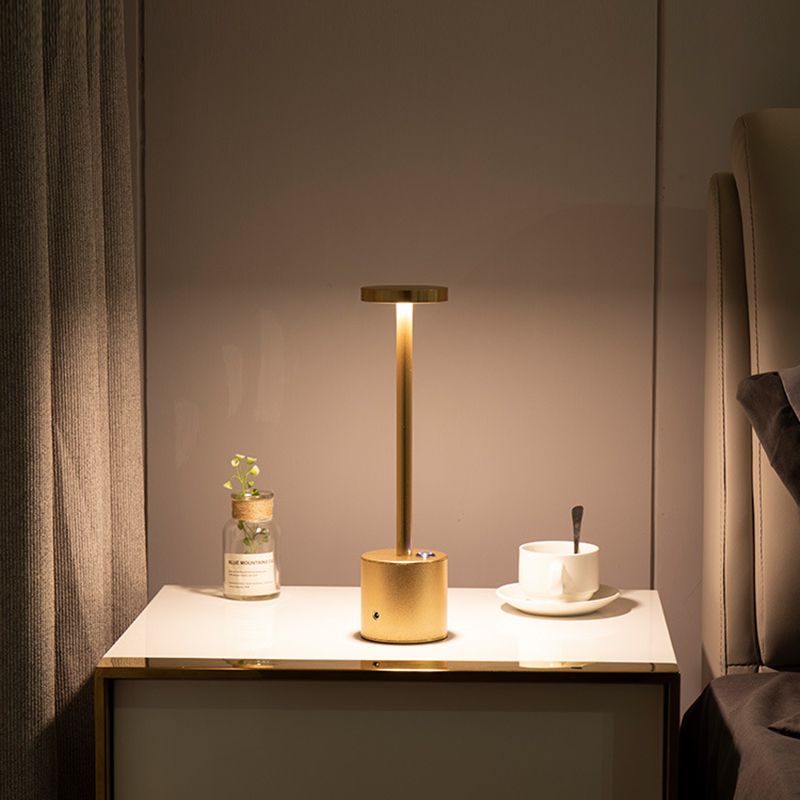 Luce da tavolo a 1 luce arrotondata con porto USB lampada da tavolo moderna per camera da letto