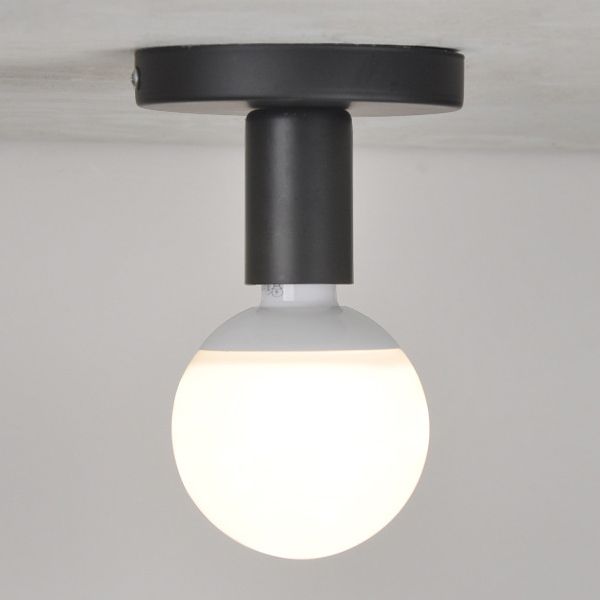 Lampada da incasso industriale a 1 luce vicino alla lampada da soffitto per ristorante
