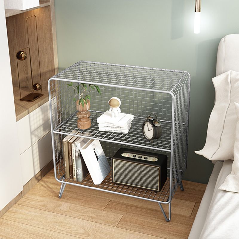 Libreria moderna chiusa con ripiani rettangolari in metallo