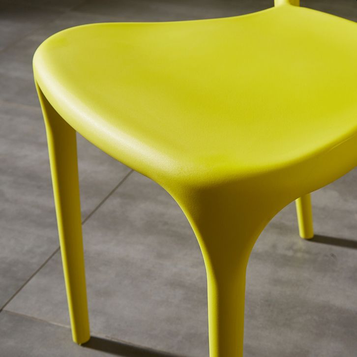 Le côté sans bras latéral en plastique de salle à manger préside la chaise latérale empilable moderne