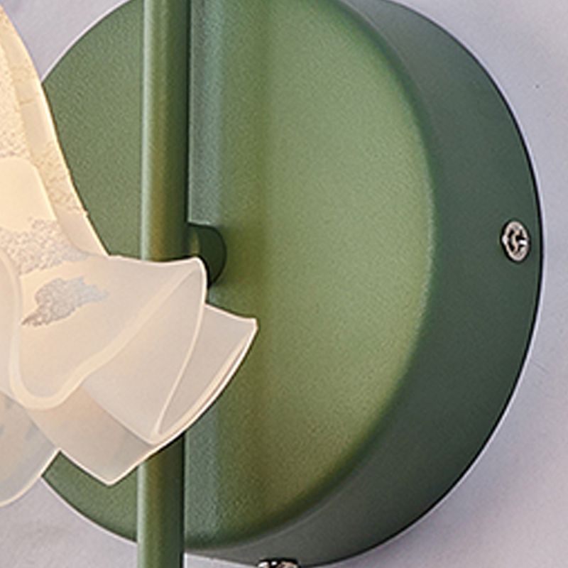 Modern Simple Wall Light Frosting Iron Flower Shape Wall Lamp for Bedroom