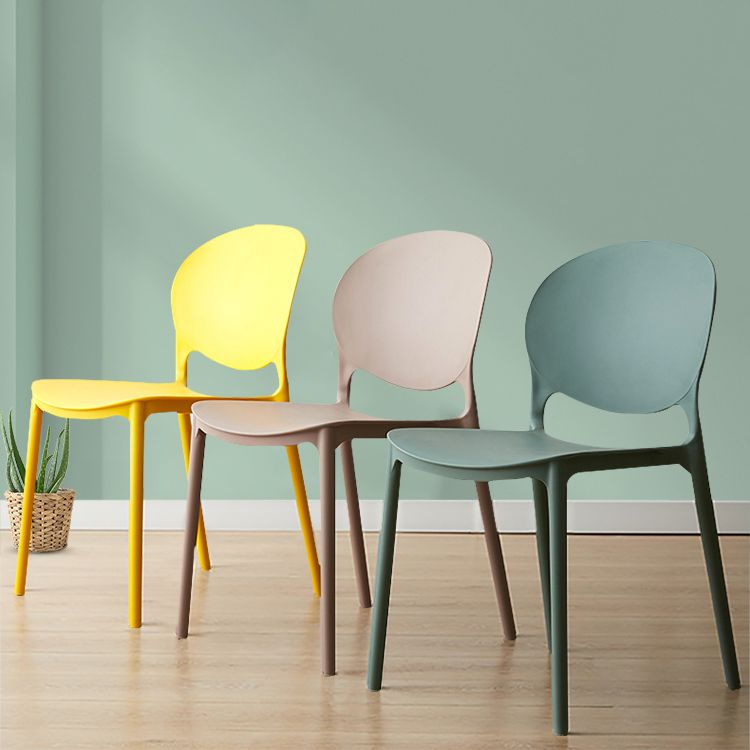 Chaise de salle à manger scandinave en plastique, chaise latérale à dossier ouvert avec 4 pieds pour usage domestique