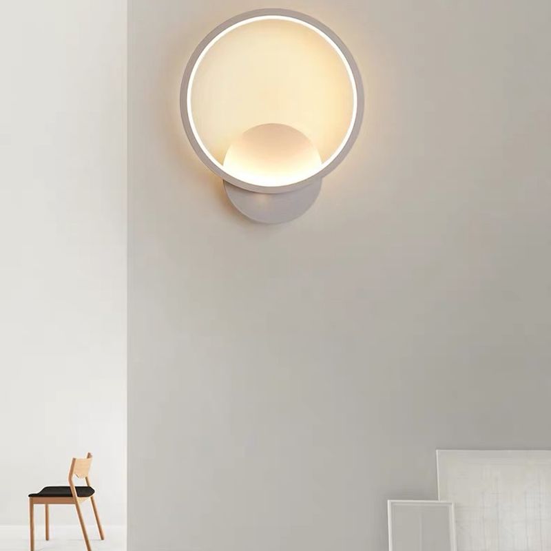 Luci da parete dell'ombra geometrica in metallo Moderno Simple Stile 1 Fun a monte della testa Flainia in bianco