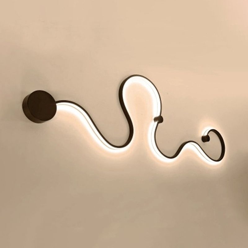 Metallic Snake-Like LED Wall Lamp Nordic Style Black Wall Sconce Lighting for Living Room