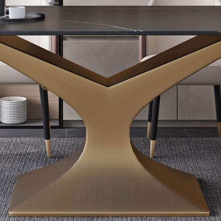 Ensemble de salle à manger minimaliste avec haut de table de pierre fritté et ensemble de table de base d'or