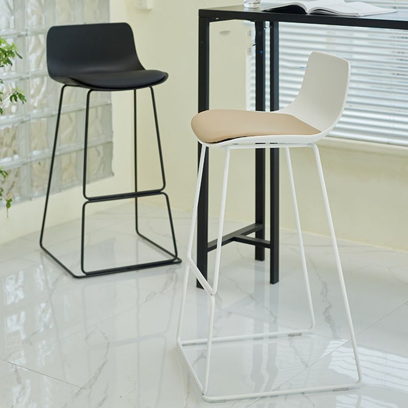 Indoor Footrest Dining Stool Plastic Industrial Low Back Counter-height Stool