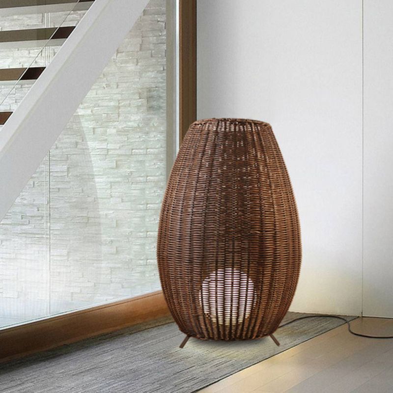 Geweven ovale vloer Standing Light Aziatische rattan beige/bruine vloerlamp met binnenste sferische acrylschaduw