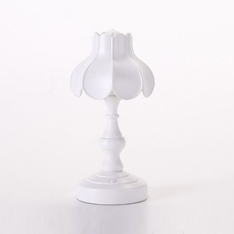 Flower USB Charging Table Lamp Contemporary Style Macaron Desk Lamp for Bedroom