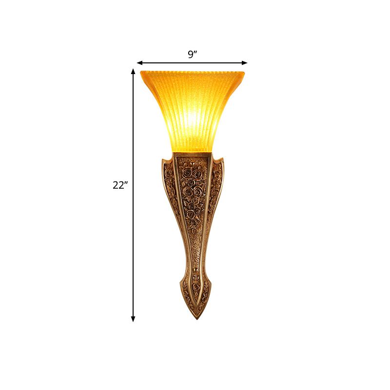 Vidrio amarillo Luz de pared acampanada Estilo moderno 1 Luz de la sala de estar de luz lámpara en oro, 9 "/12" de ancho