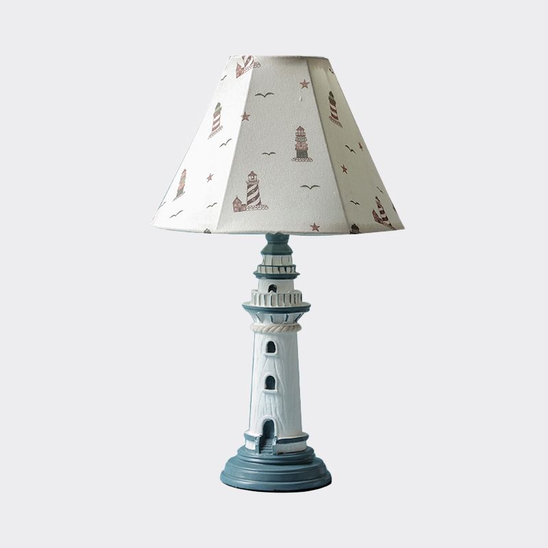 Lampada da tavolo per cameretta con luce notturna affusolata mediterranea in tessuto a 1 lampadina con motivo a torre/barca/striscia e base a faro