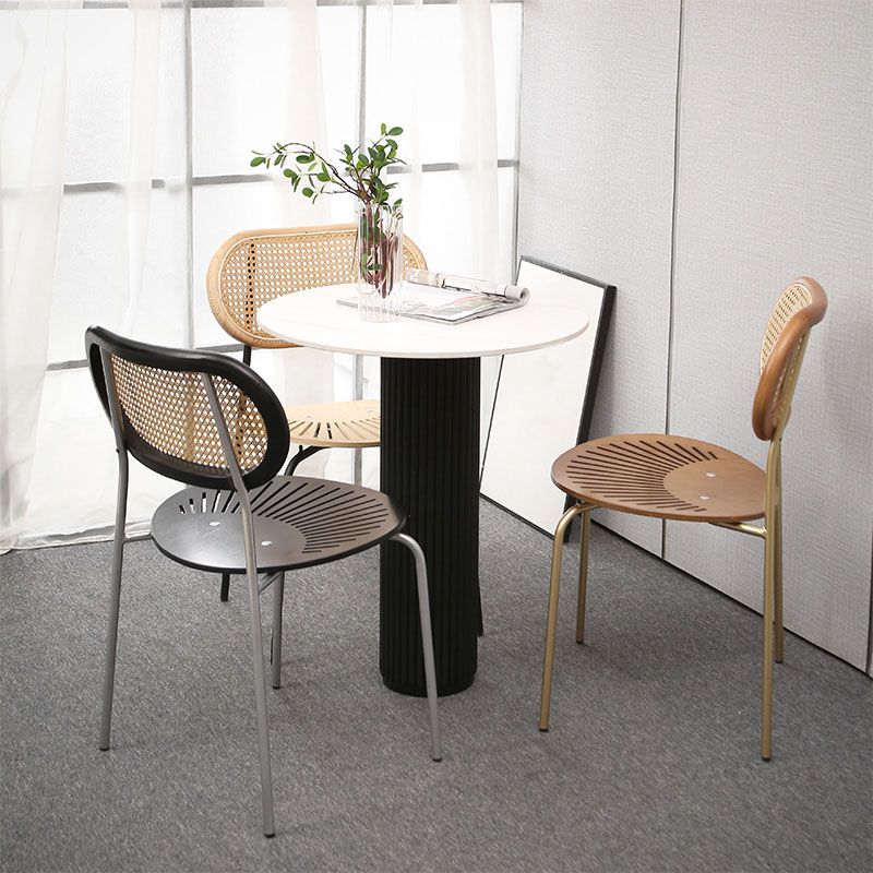 Metal de la cocina del estilo nórdico que cena la parte posterior abierta de la silla que cena la silla lateral sin brazos