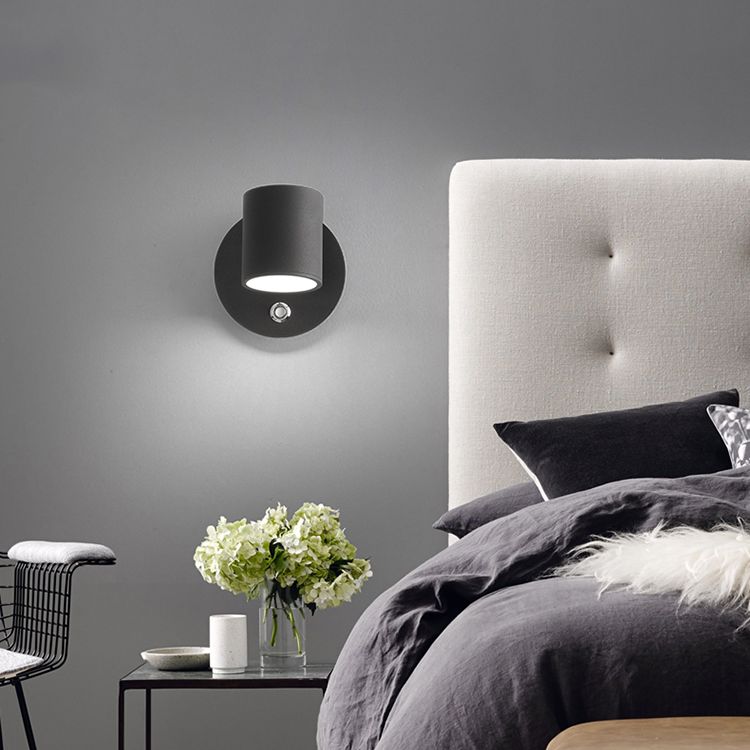 Lampada montata a parete in metallo regolabile per il minimalismo per camera da letto