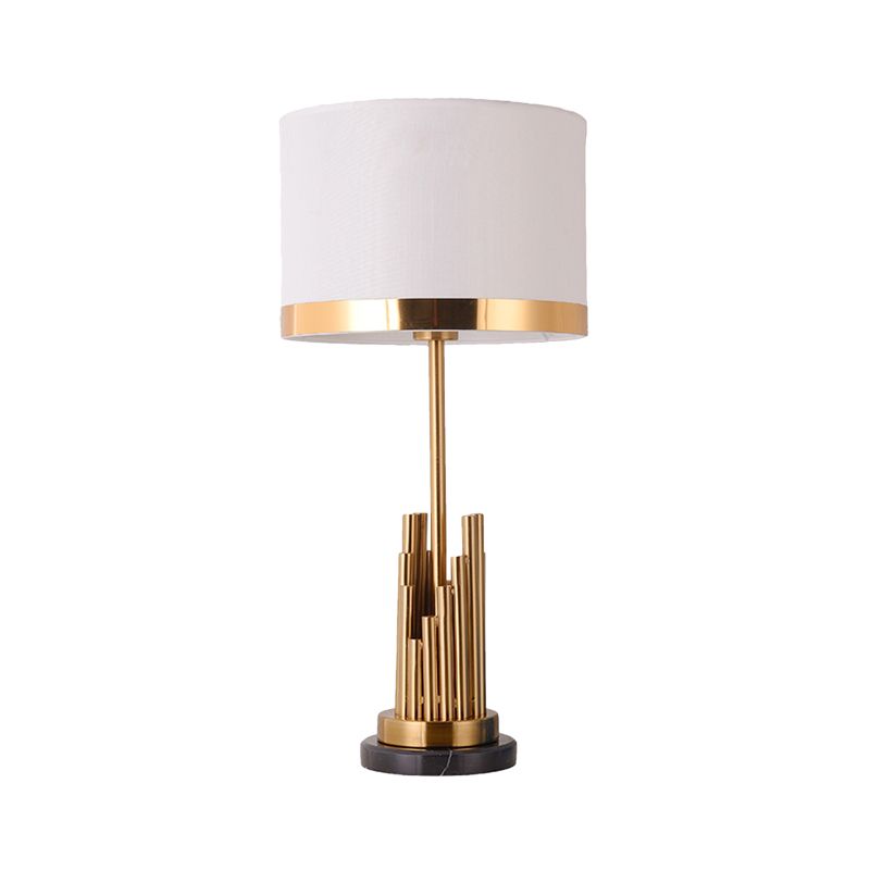 1 Éclair de tâche de chambre à coucher moderne petite lampe de bureau avec une teinte en tissu de cylindre