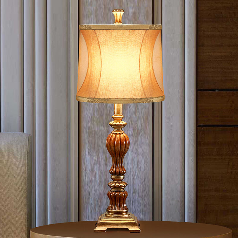 Lampada da comodino da soggiorno dal design a tamburo Lampada da scrivania marrone in tessuto stile retrò a 1 lampadina con piedistallo quadrato
