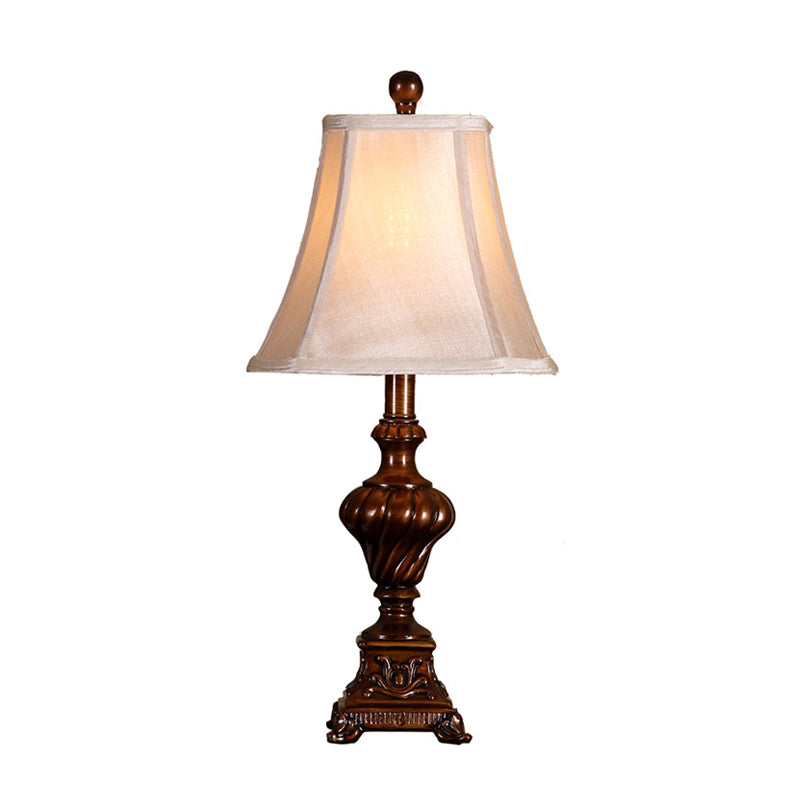 Résine brun night stand lampe urne en forme de base de table rustique 1 bulbe lumière avec de l'ombre en tissu