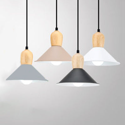 Metallkegelanhänger Licht mit Holzbirnenbasi