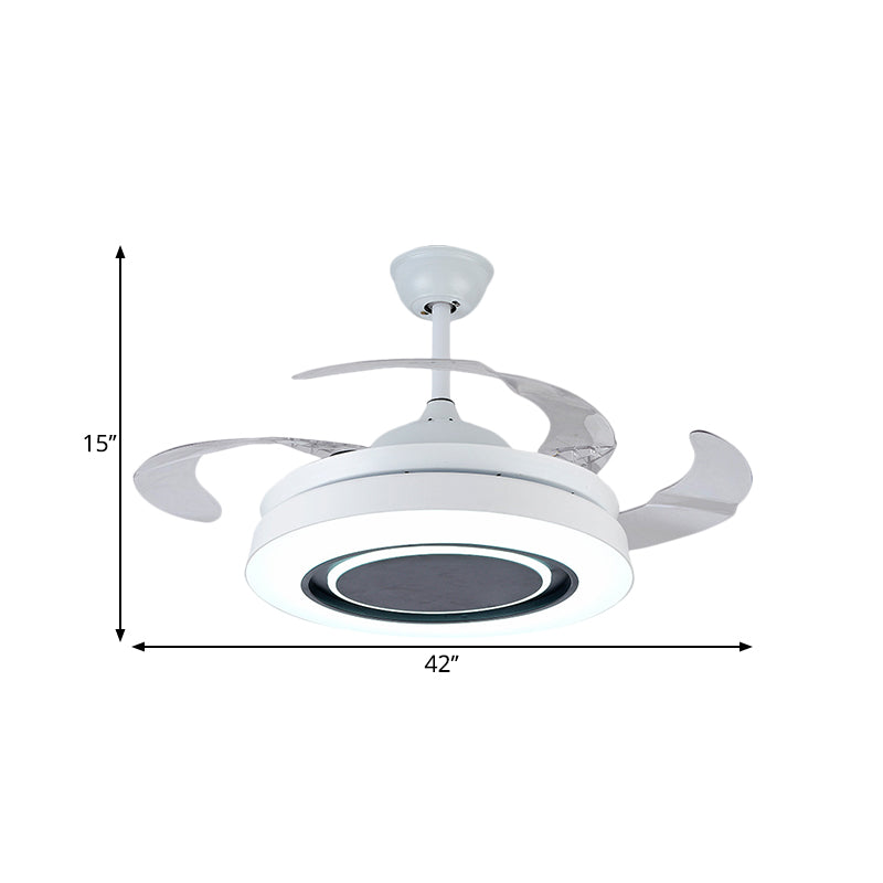 Witte drum-vorm hangerse ventilatorlamp Minimalisme 42 "brede LED-acryl dicht bij plafondlicht met 4 heldere messen