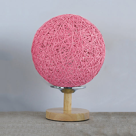 Lampada da tavolo intrecciata a mano rattan Contemporary 6 "/7" W 1 Lulb Light/Red Table Light con ombra globale e base in legno