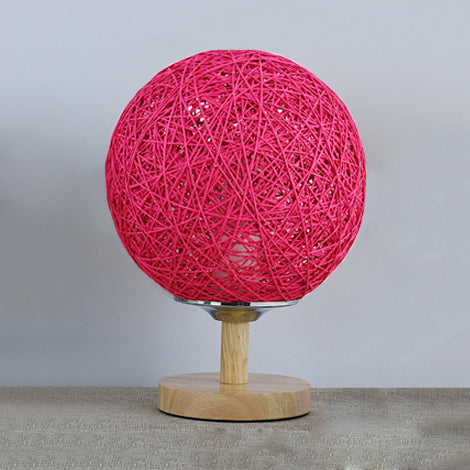Lampada da tavolo intrecciata a mano rattan Contemporary 6 "/7" W 1 Lulb Light/Red Table Light con ombra globale e base in legno