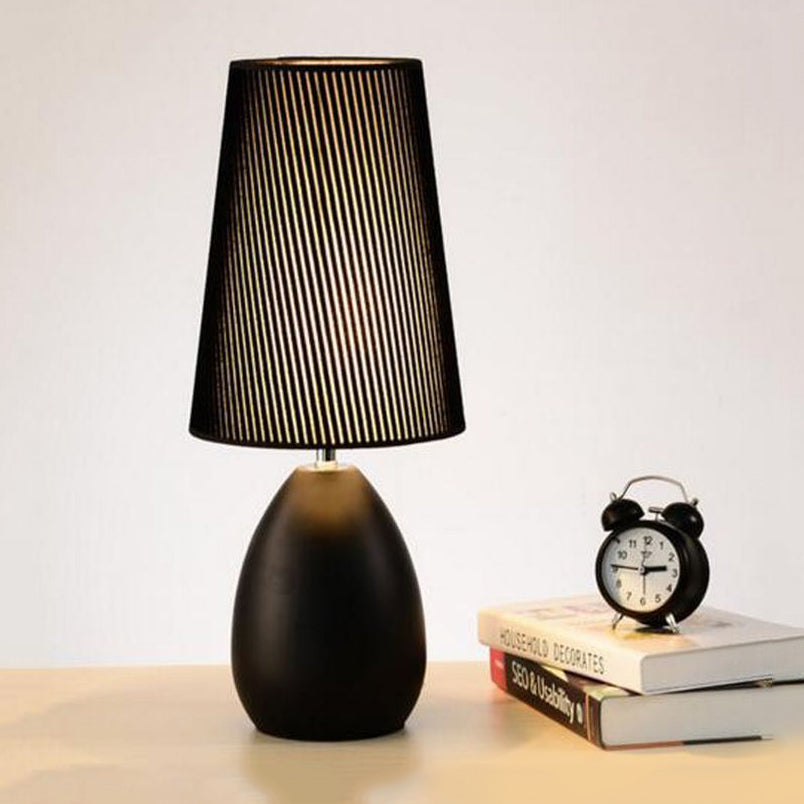 Lampe de lecture conique en tissu moderniste, 1 lumière, lampe de bureau en blanc/noir pour chambre à coucher