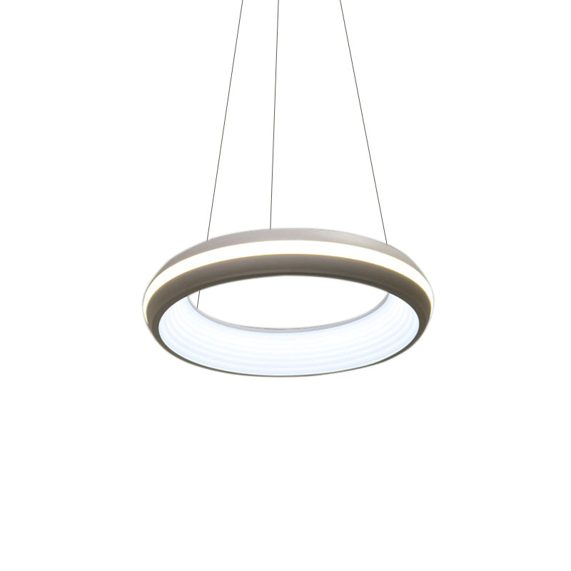 Donut Metal Metal Modernista LED White/Grey Hanging Lighture en tercera marcha, 19 "/25" de ancho
