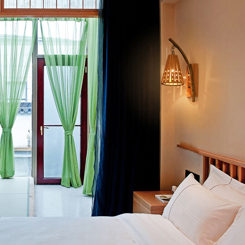 Bamboo conische schaduw Wandverlichting met uitgeholde ontwerp Lodge-stijl 1-kop houten wandlamp voor slaapkamer, links/rechts