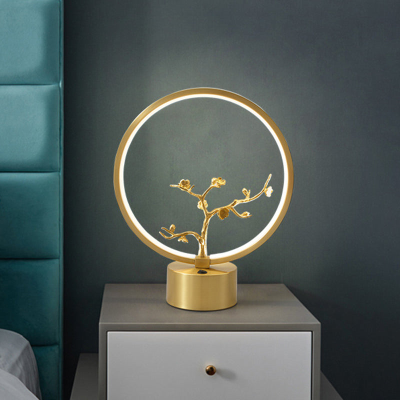 Metallic Ring Night Light Simplicity LED Table Gold Table Lighting avec décoration intérieure d'arbre