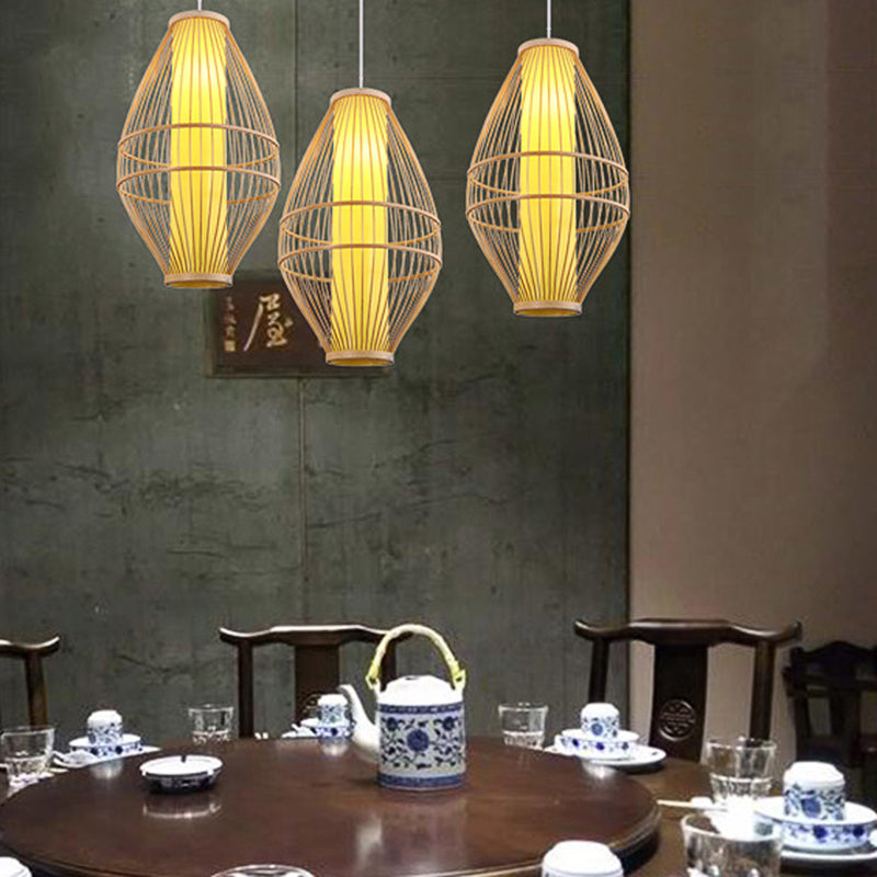 Lumière suspendue beige tissée à la main avec une teinte ovale style asiatique à 1 lampe en bambou à la lumière