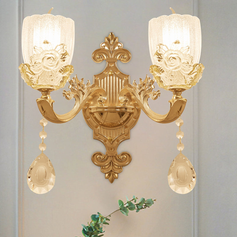 Klarer Kristallblumen-Schatten Wandlampe traditionelle 1/2-Kopf-Wohnzimmerleuchte in Messing mit kurviger Arm