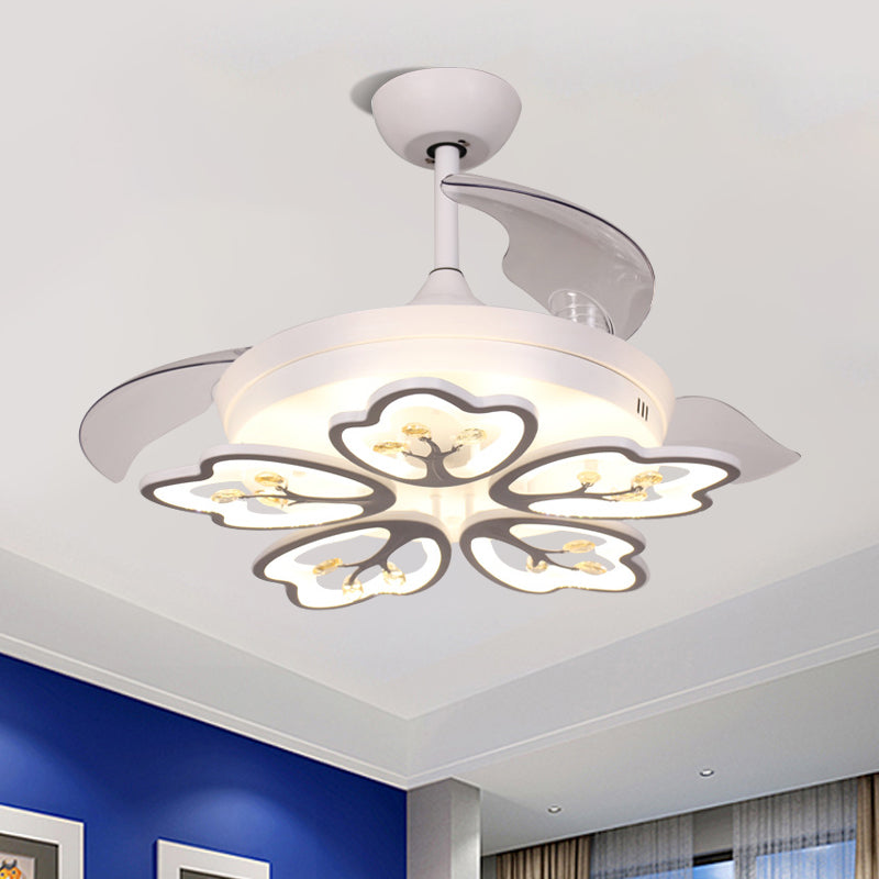 4 Klingen 42 "W LED Semi Flush Light Contemporary Peach Blossom Crystal Teardrops Deckenlüfter Lampe in Weiß