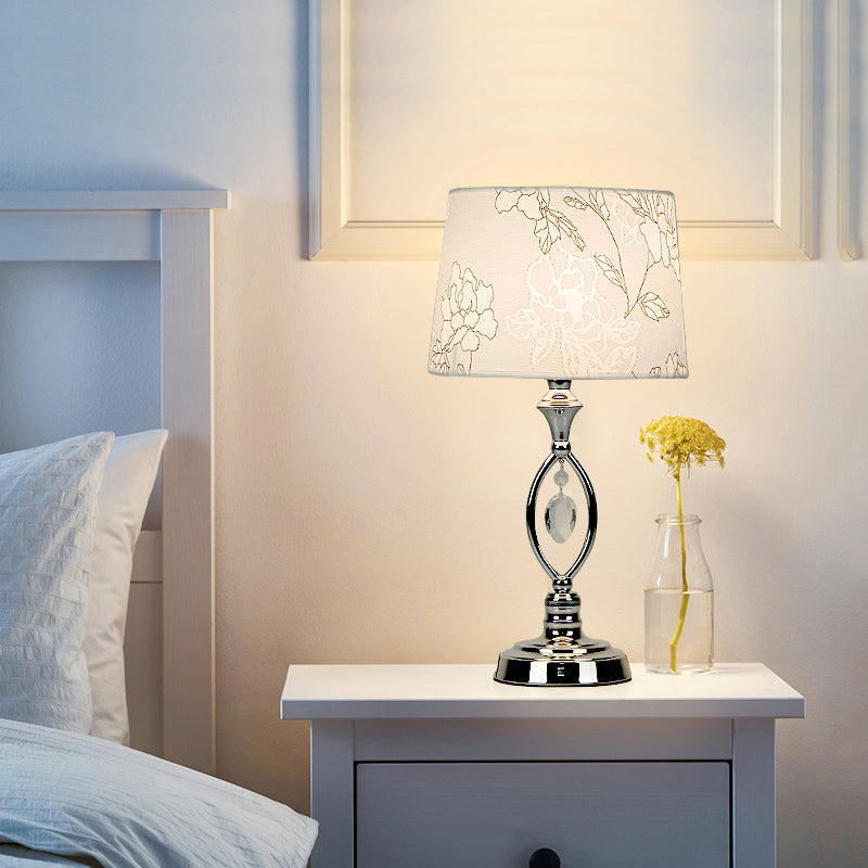 Lámpara de mesita de noche de tono de barril de tela Estilo moderno 1 cabeza blanca/rojo/negro y negro de escritorio con caída de cristal