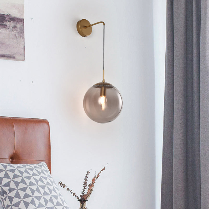 1 luminaire de luminaire d'écran de globe léger industriel lampe murale en verre ambre industriel en noir / laiton pour le salon