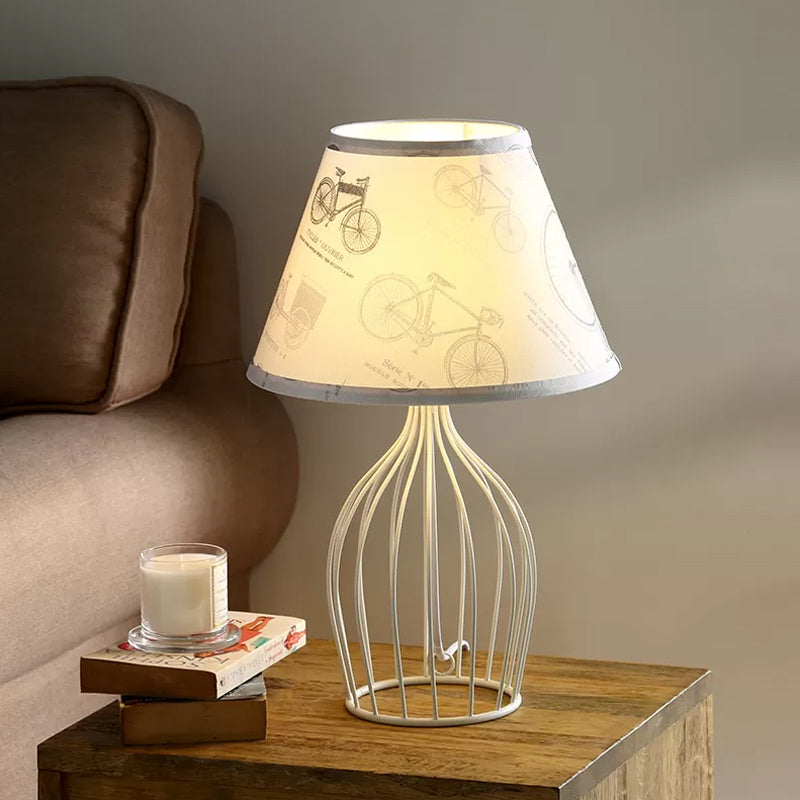 Table de nuit effilée blanche lumière tissu traditionnel 1 tête de salon lampe de bureau avec base de cage métallique