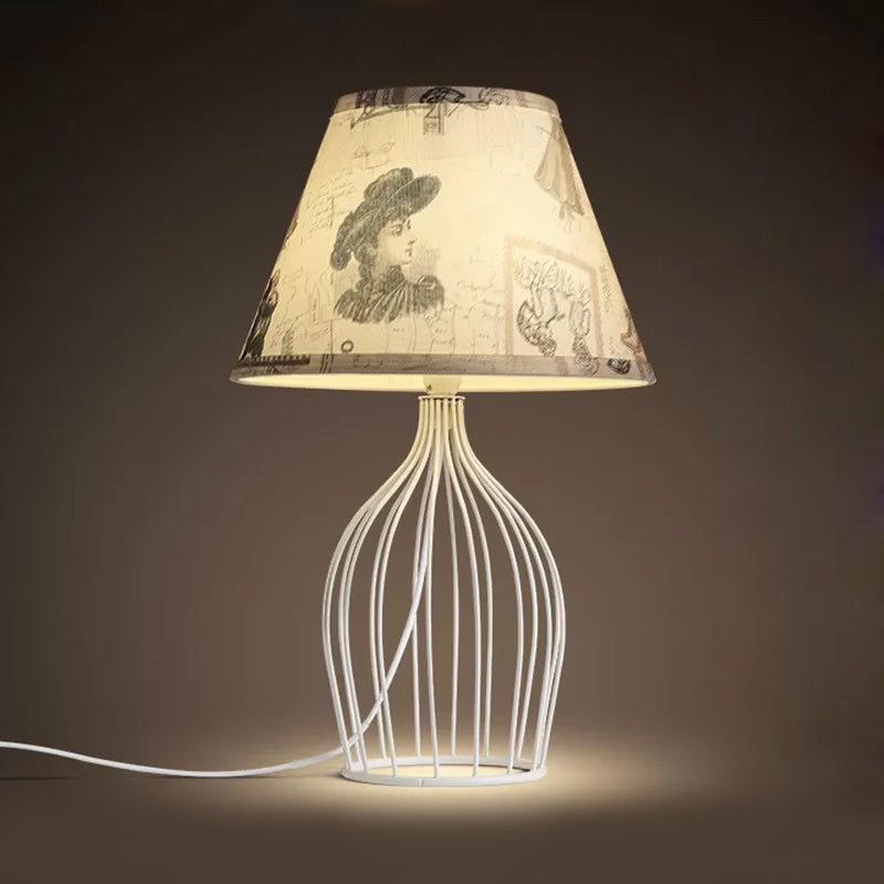 Table de nuit effilée blanche lumière tissu traditionnel 1 tête de salon lampe de bureau avec base de cage métallique