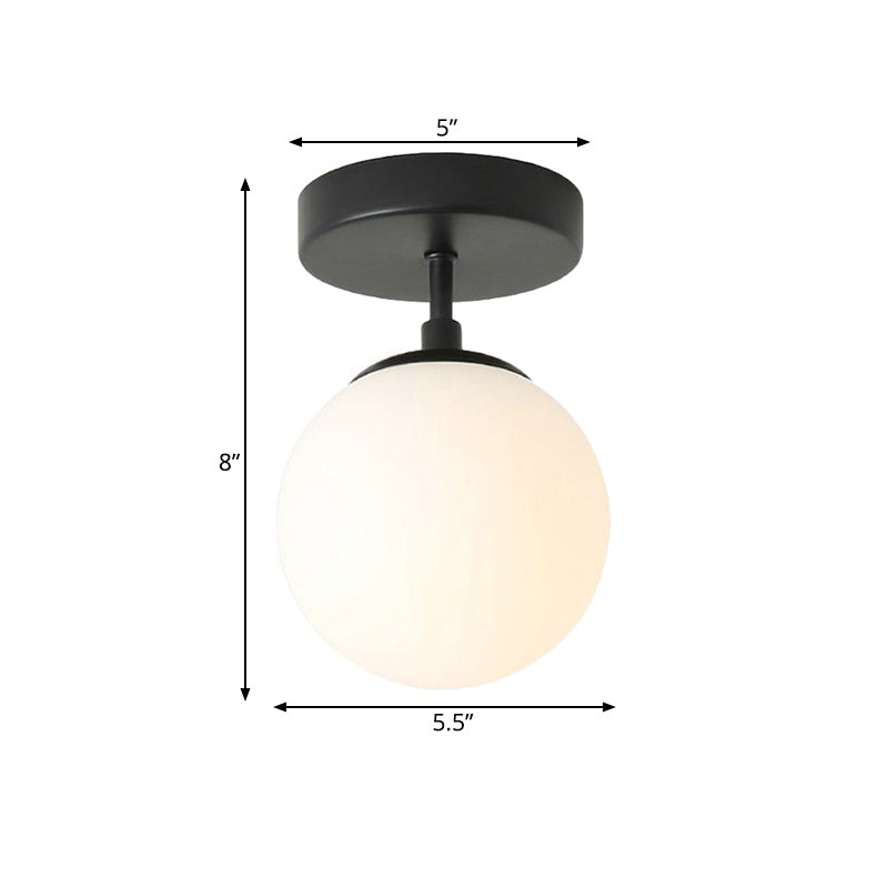 Plafond de couloir à ampoule unique, plafonnier semi-encastré noir simple avec mini abat-jour sphérique en verre de lait