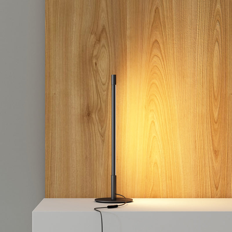 Luce notturna a LED plug-in Luce a LED Simple Creative comodino creativo lampada da tavolo in nero, calda/bianca