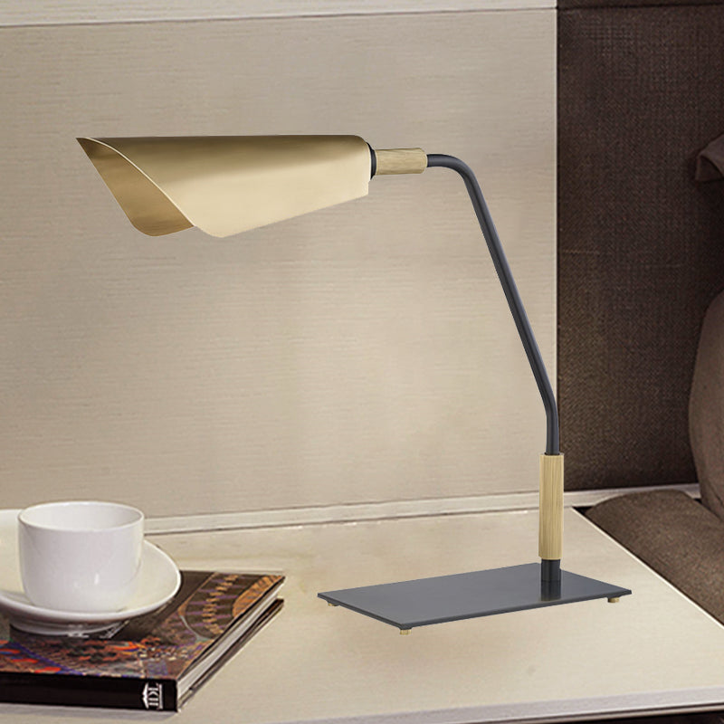 Roll Metal Study Light Colonialism 1 Bulbe Bedroom Night Table Lampe en or avec piédestal rectangle