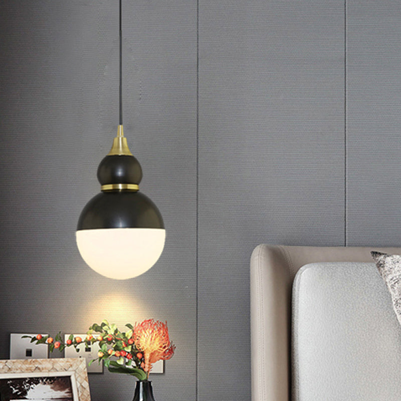 Schwarz/Messing -Kürbis -Form -Anhängerlampe Mitte des Jahrhunderts Metall 1 Licht -Pendel Licht mit Bodenweißglasdiffusor