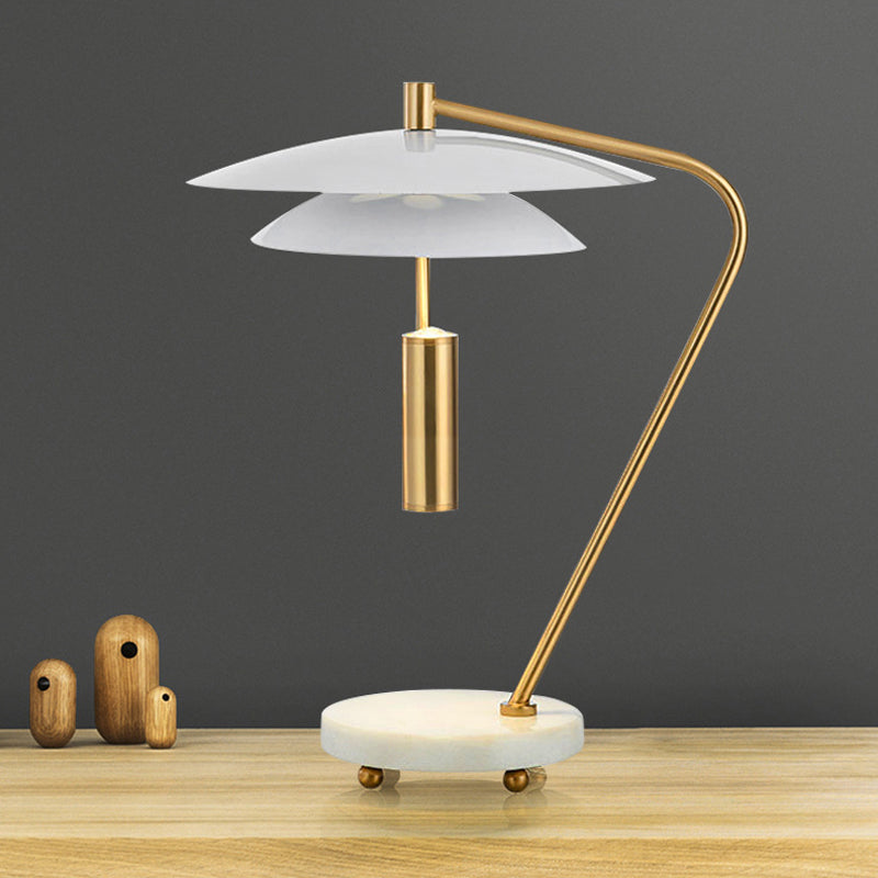 Koperen gebogen nachtlicht postmodern 1 licht metalen tafellamp met witte 2 lagen schaduw en marmeren basis