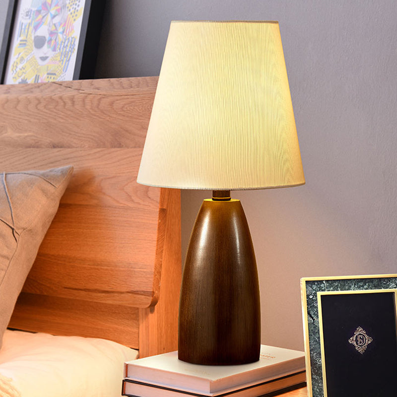 Mot en résine Stand de nuit lampe nordique simple table brun de table brune avec une nuance de tissu cône profond