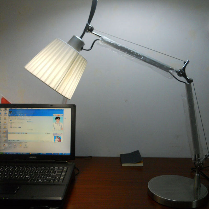 Côté à cône tronqué Light Moderniste moderniste 1 lampe de bureau Chrome HEAD avec bras oscillant à 2 articulations