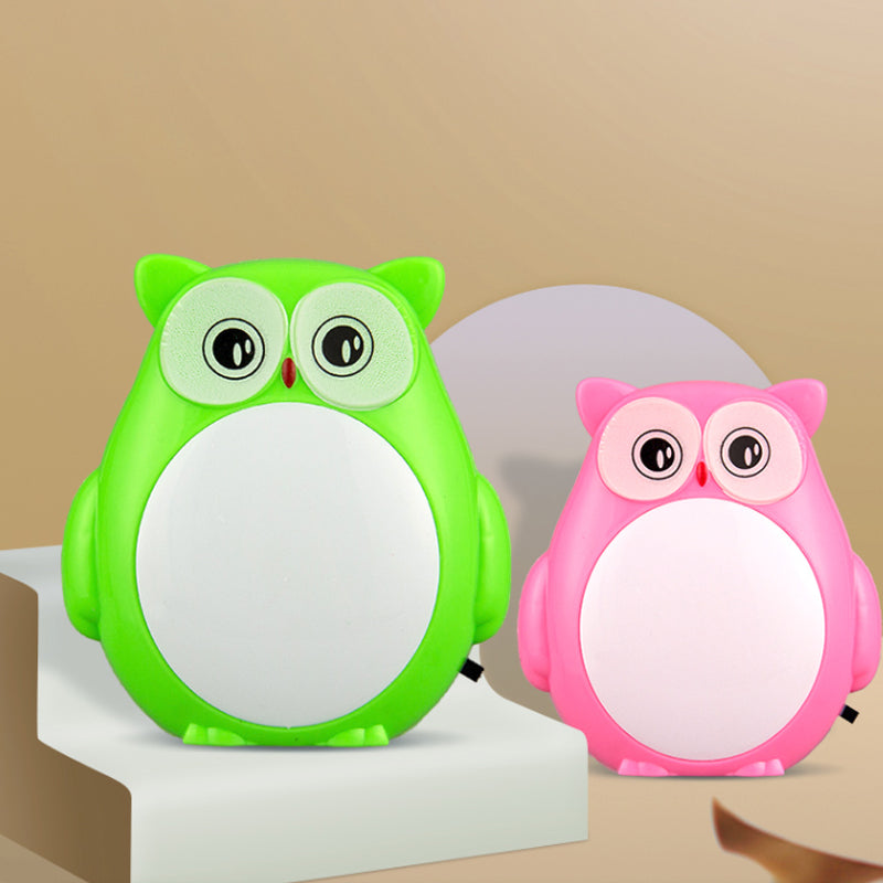 Owl Kids Room Mini Night Light Plastic Cartoon Plug-in LED Wall Lighting Ideas in Red/Green