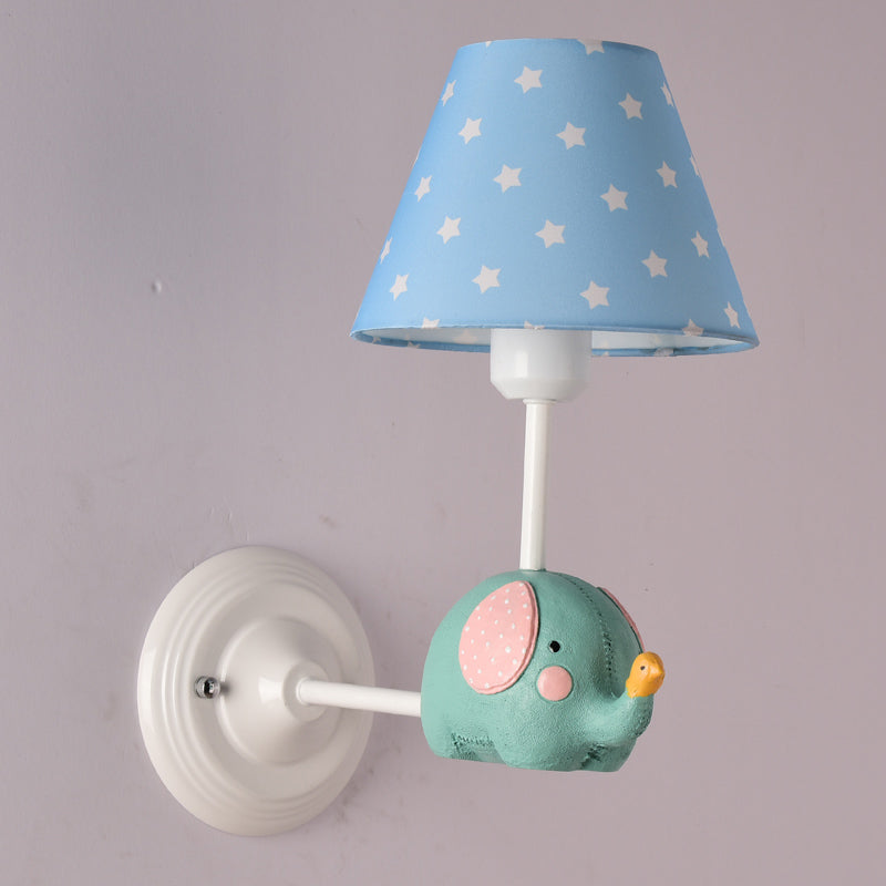 Ángulo recto Lámpara de pared de dormitorio infantil Iron de 1 linda lámpara de luz para niños con tono rosa/azul y linda decoración de elefantes