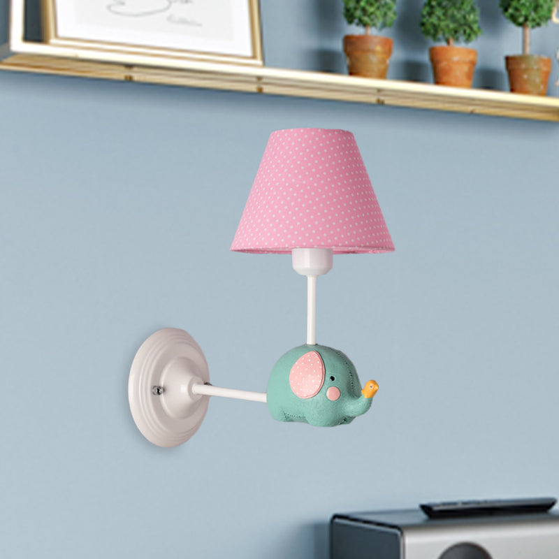 Ángulo recto Lámpara de pared de dormitorio infantil Iron de 1 linda lámpara de luz para niños con tono rosa/azul y linda decoración de elefantes