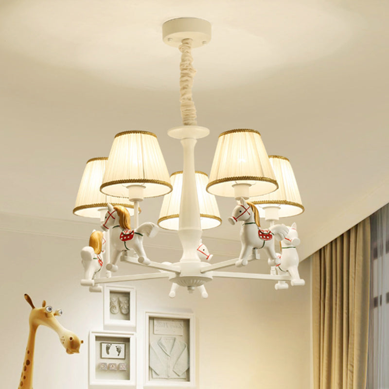 Stoffen geplooide schaduw hangende kroonluchter kinderen 5-licht beige ophanging licht met carrouselontwerp