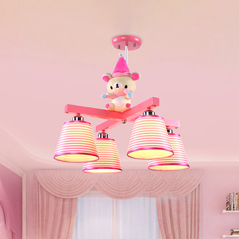 Canna rosa semi-montaggio illuminazione per bambini tessuto a 4-bulbici vicino alla lampada del soffitto con arredamento per orso