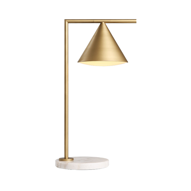 1 Kopfmetalltisch Leichte kolonialistische goldene konische Schlafzimmer Nachttischlampe mit Marmorbasis