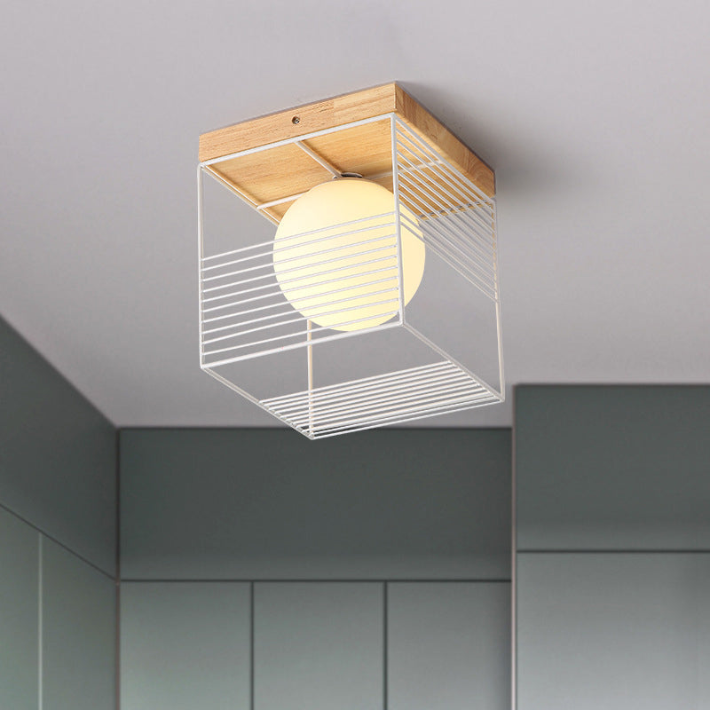 Lámpara de techo pequeña de jaula cúbica en blanco y negro, lámpara empotrada de hierro nórdica de 1 cabezal con pantalla de cristal de bola interior y dosel de madera
