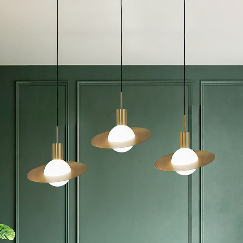 Gold Planetoid Hanging Light Kit postmoderne einmischende Single -Opalin -Glasendecke Anhänger über Tisch