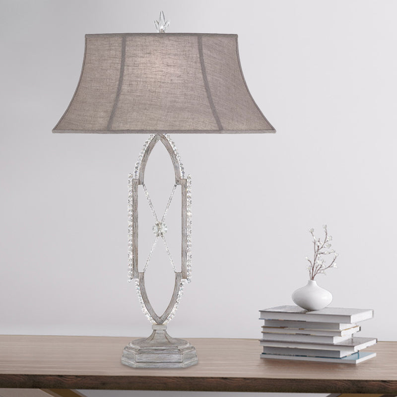 1 Table à l'éclat évasé Light Tradition de table d'ombre or / argent Trad-Tissu avec une base de cristal en forme de X